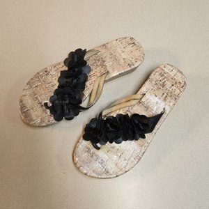 EUC Flip Flop Med 7/8 Flower Details 1"